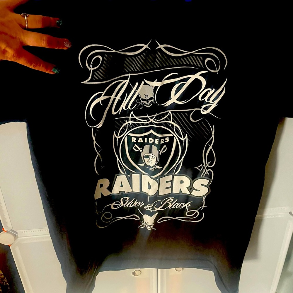 Black Raiders Football T-Shirt Men’s size L!